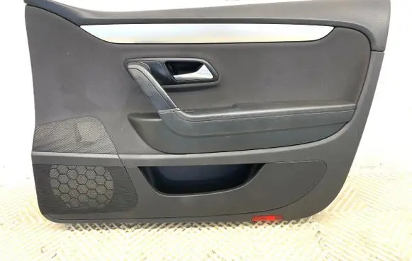 Volkswagen PASSAT CC Front door card panel trim