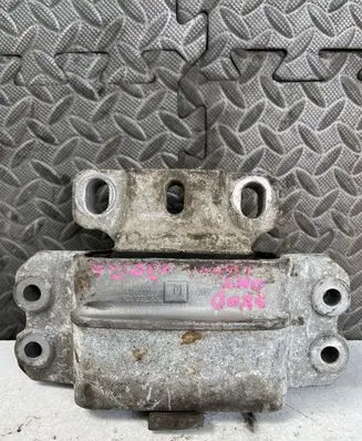 Skoda Octavia Mk2 (1Z) Gearbox mount 1K0199555M