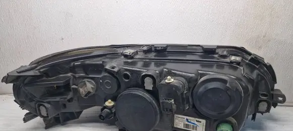 Volvo V70 Headlight/headlamp 30698835 P2004V70 89900267
