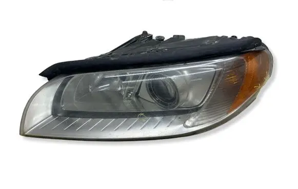 Volvo V70 Headlight/headlamp 31214347