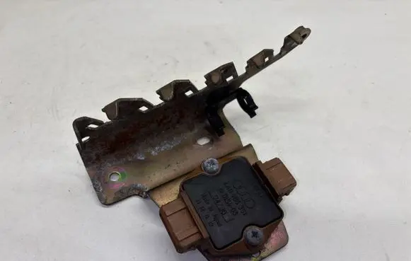 Audi Cabriolet B3 8G Ignition amplifier control unit 4A0905351