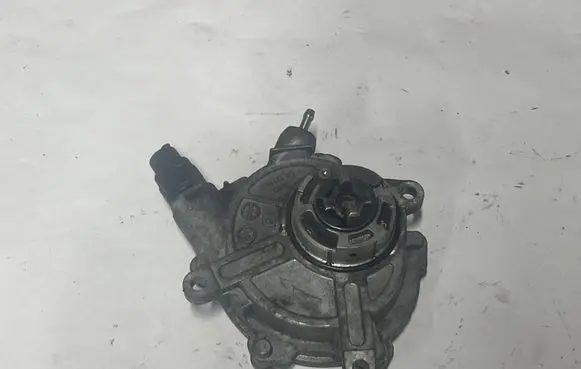 Mercedes-Benz C W204 Vacuum pump A2722300565