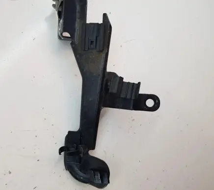 Opel Zafira C Intercooler pipe mounting bracket 55573930