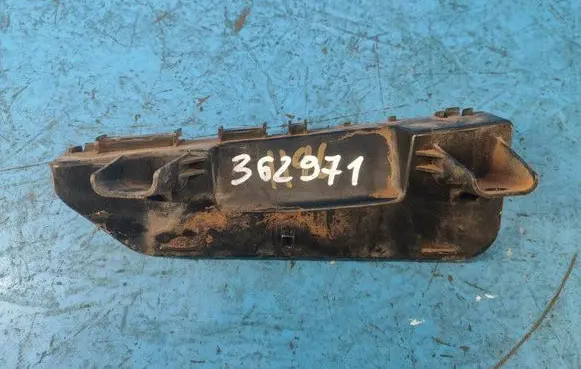 Suzuki Kizashi Rear bumper mounting bracket 7182457L00