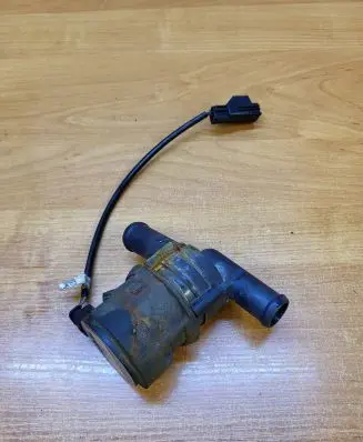 Volvo XC70 Electric auxiliary coolant/water pump 9017985A 01712