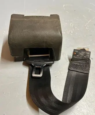 Audi A3 S3 8P Rear seatbelt 8P3857805B 33041596 020603