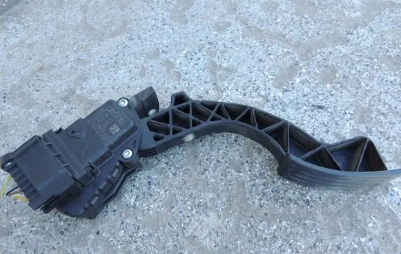 Ford Focus Accelerator throttle pedal 4M519F836AH