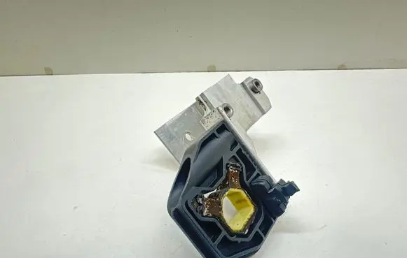 BMW 1 F20 F21 Radiator mount bracket 7600541
