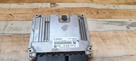 BMW 5 F10 F11 Engine control unit/module 0281018609 851847701