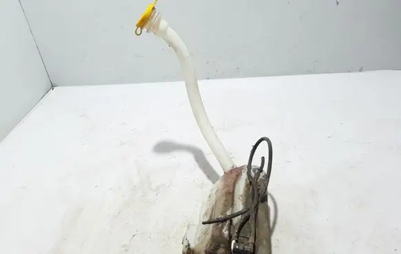 Renault Kangoo II Windshield washer fluid reservoir/tank 8200431475