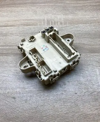 Toyota Corolla Verso AR10 Fuse module 7051121