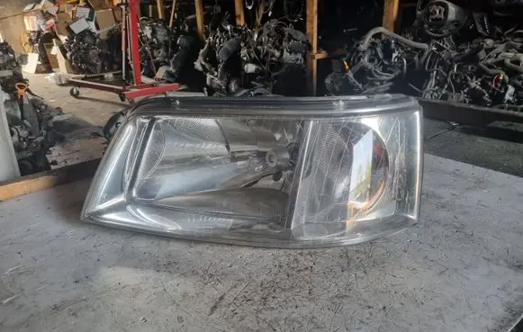 Volkswagen Transporter - Caravelle T5 Headlight/headlamp 7H1941015J