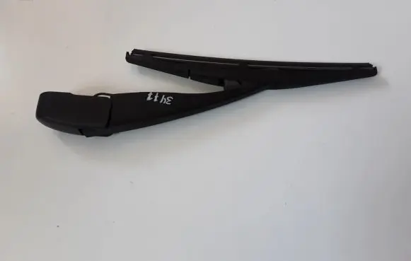 Rear wiper blade arm