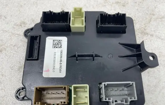 Tesla Model X Door control unit/module 106205699B 0318CG0015910