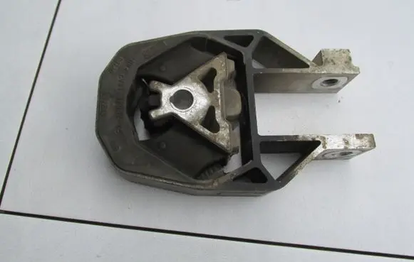 Ford Focus Gearbox mount