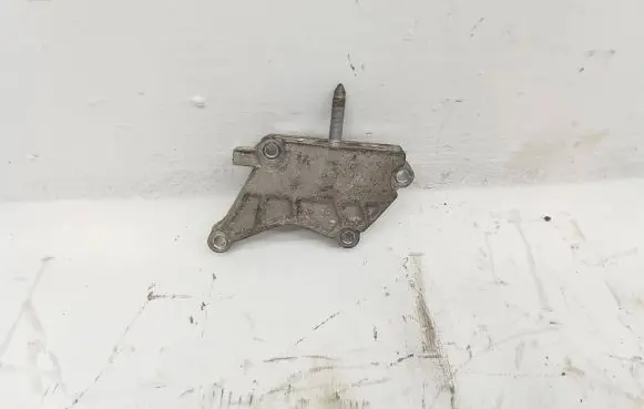 Hyundai Santa Fe Engine mounting bracket