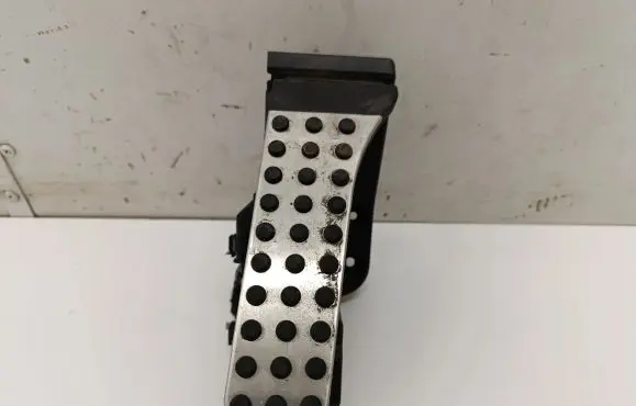 Mercedes-Benz C W206 Accelerator throttle pedal A2233000500