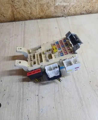 Hyundai i20 (PB PBT) Fuse module 919501J041 1010824021 1J0411009011297