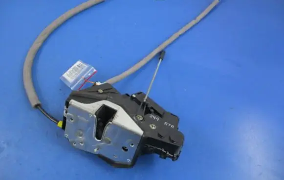 BMW X3 E83 Front door lock