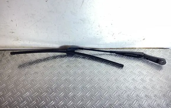 Front wiper blade arm