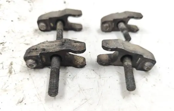 Audi A6 S6 C5 4B Fuel Injector clamp holder