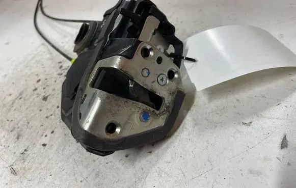 Toyota Auris 150 Rear door lock