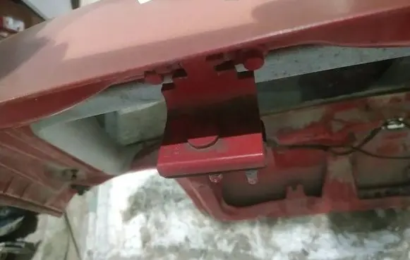 Volkswagen PASSAT B5 Tailgate/trunk/boot hinge 