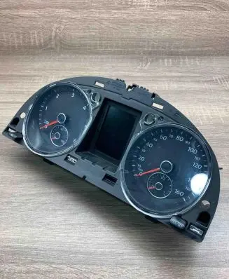 Volkswagen PASSAT B7 Speedometer (instrument cluster) 3AA920970A