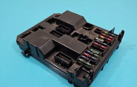 Peugeot 307 Central body control module 9651197580A IMPRK1486137