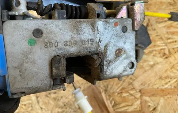 Audi A4 S4 B5 8D Rear door lock 8D0839019A