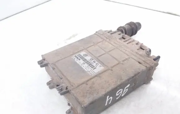 Volkswagen PASSAT B4 Engine control unit/module 028906021FF 0281001570