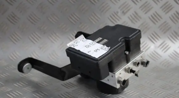 Ford Focus C-MAX ABS Pump BV612M110AE