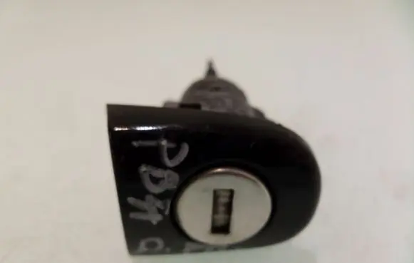 Volkswagen PASSAT B5.5 Front door lock (next to the handle) 