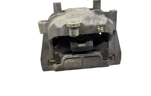 Engine mount bracket