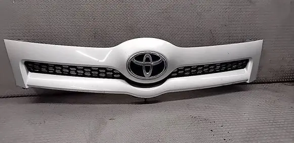 Toyota Corolla Verso AR10 Front bumper upper radiator grill 531110F020