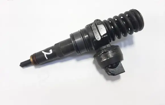 Volkswagen Golf V Fuel injector 038130073BN