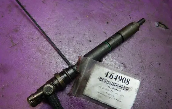 Audi A6 S6 C5 4B Fuel injector 059130201E