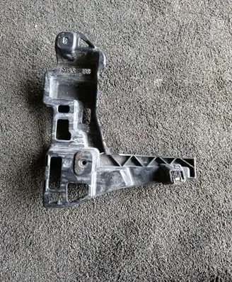 Rear bumper mounting bracket