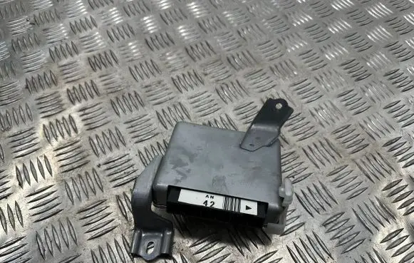 Lexus GS 300 350 430 450H Suspension control unit/module 8924330120