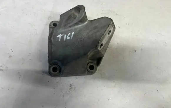 Engine mounting bracket