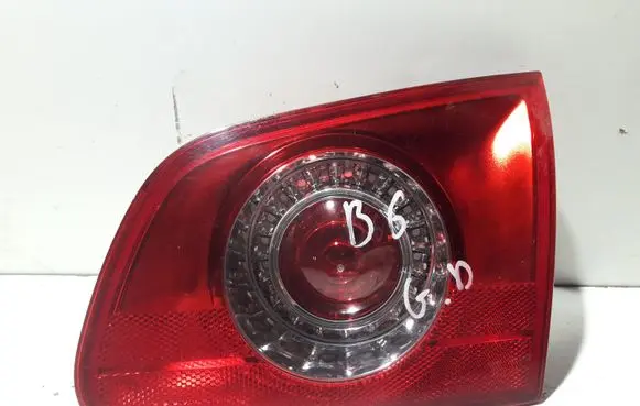 Volkswagen PASSAT B6 Tailgate rear/tail lights