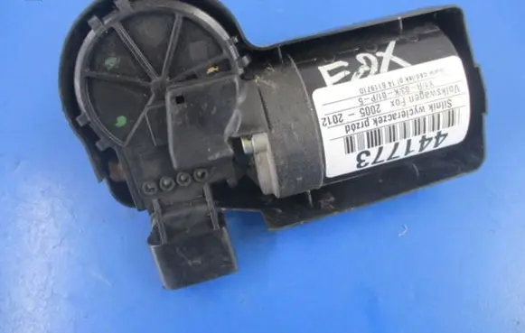 Volkswagen Fox Front wiper linkage and motor