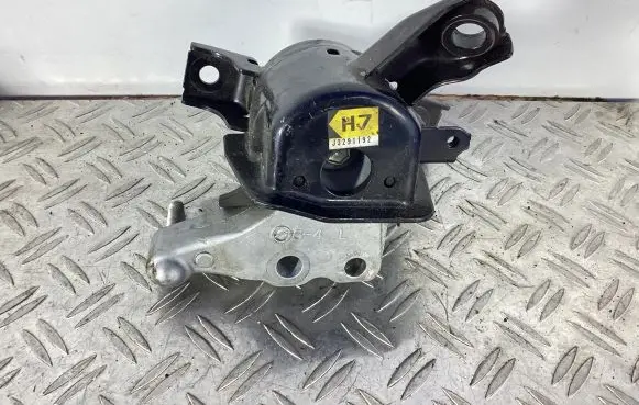Lexus NX Engine mount bracket