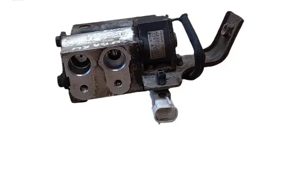 Subaru Legacy Air conditioning (A/C) expansion valve 4433101071