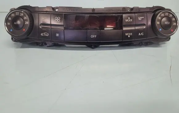 Mercedes-Benz E W211 Climate control unit 2118302390
