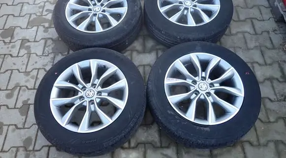 MG HS R17 alloy rim 