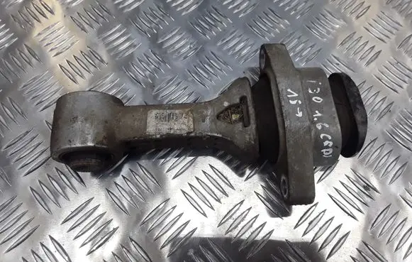 Hyundai i30 Engine mount bracket