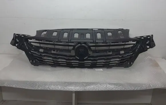 Opel Corsa E Front bumper upper radiator grill