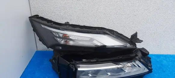 Nissan X-Trail T33 Headlight/headlamp 2102378S