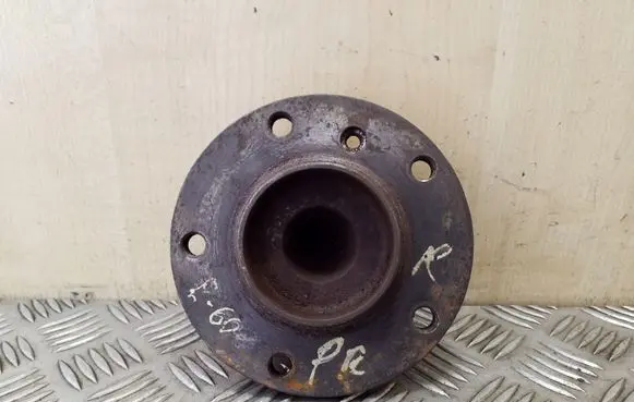 BMW 5 E60 E61 Front wheel hub